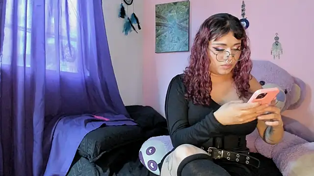 Maddy Jhonsson online show from April 9, 2026, 10:37 pm