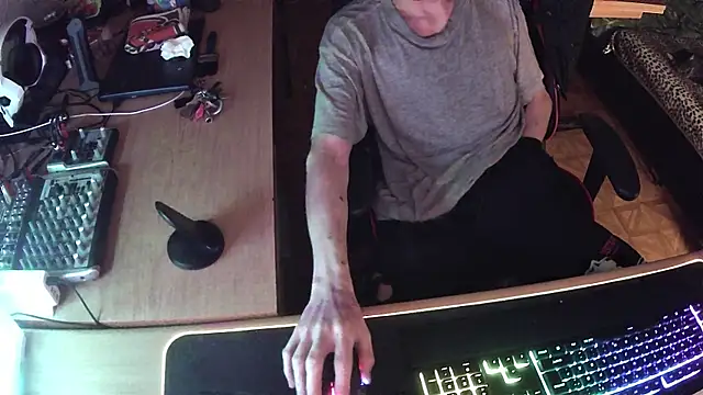 DerGeileLoveboy online show from October 2, 2025, 1:23 am