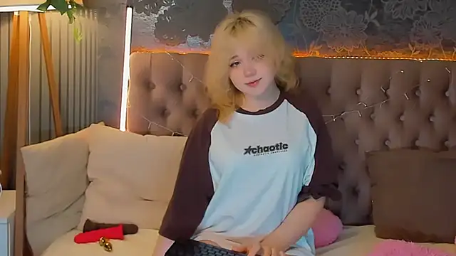 EmilyAngells online show from March 16, 2026, 7:01 am