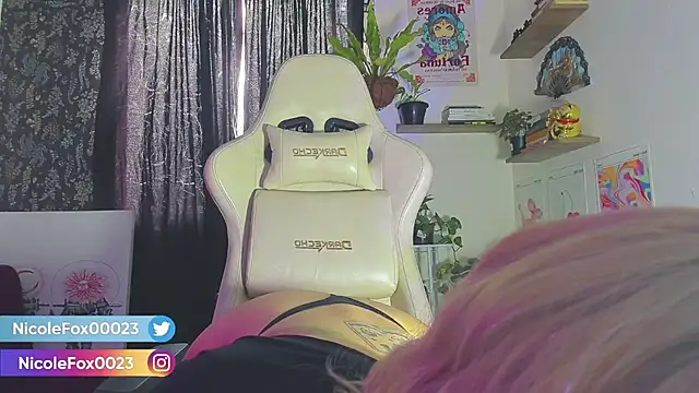 NicoleFox23  online show from March 14, 2025, 7:01 pm