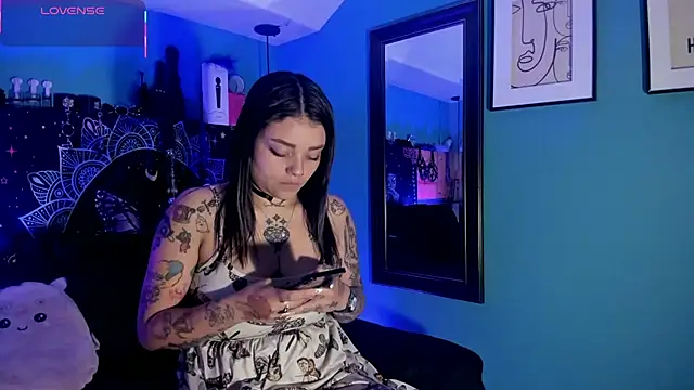 Snapshot of ChloeAllennn chatting on May 6, 2026, 12:30 am ChloeAllennn online show from May 6, 2026, 12:30 am