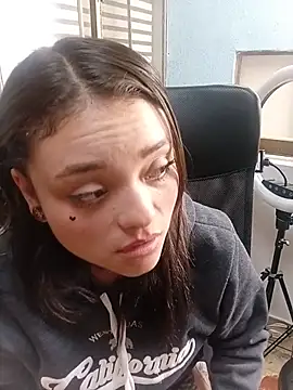 Snapshot of ChloeAllennn chatting on May 19, 2026, 2:01 pm ChloeAllennn online show from May 19, 2026, 2:01 pm