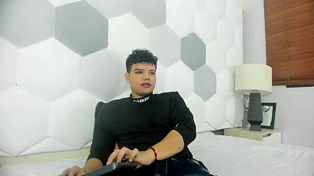 Axel Forte online show from April 15, 2026, 1:29 pm