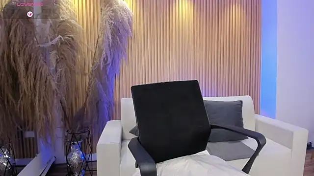 Ivaannaa  online show from March 14, 2025, 1:13 pm