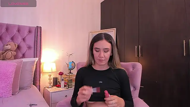 natashaleightt online show from March 14, 2025, 10:38 pm