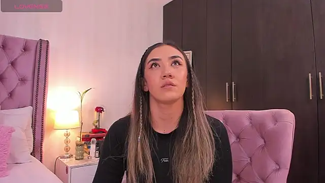 natashaleightt online show from November 14, 2025, 11:24 pm