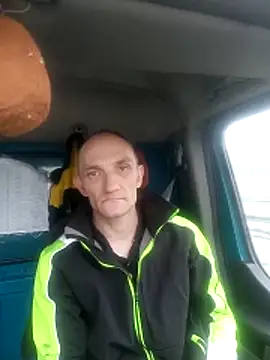 Snapshot of Machura chatting on November 25, 2025, 10:26 am Machura online show from November 25, 2025, 10:26 am