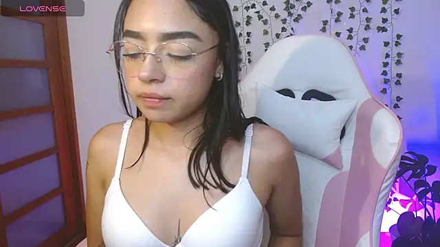 Snapshot of hellokitty__valery chatting on July 19, 2026, 4:38 am hellokitty valery online show from July 19, 2026, 4:38 am