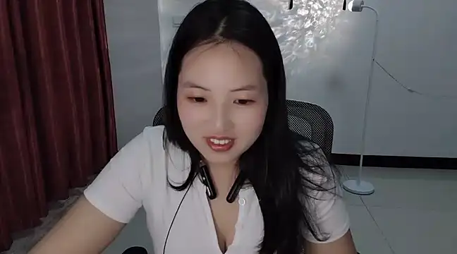 Snapshot of Ellie-BabyLoe chatting on March 5, 2025, 7:05 am Ellie-BabyLoe online show from March 5, 2025, 7:05 am