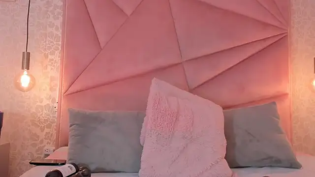 SalomeHills   online show from March 4, 2025, 4:41 pm