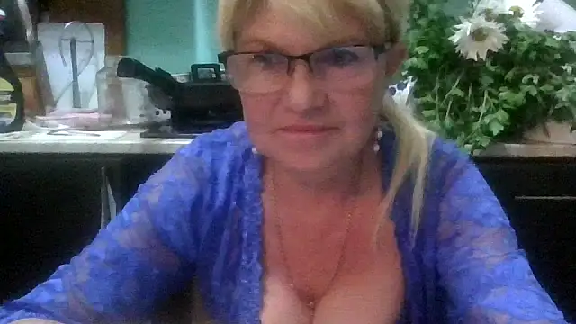 Snapshot of Heidi-Helga chatting on September 23, 2025, 6:33 pm Heidi-Helga online show from September 23, 2025, 6:33 pm