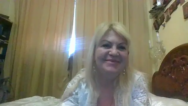 Snapshot of Heidi-Helga chatting on November 4, 2025, 4:44 am Heidi-Helga online show from November 4, 2025, 4:44 am