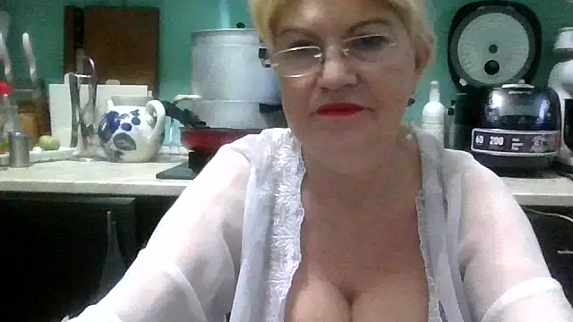 Snapshot of Heidi-Helga chatting on November 11, 2025, 4:23 am Heidi-Helga online show from November 11, 2025, 4:23 am