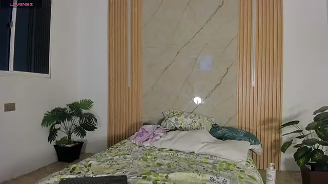 flor herrera01 online show from July 17, 2026, 2:51 am