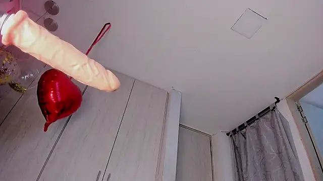 ValentinoMoreti online show from February 13, 2026, 5:58 am