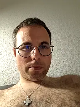 Simonudist online show from April 12, 2026, 7:19 pm