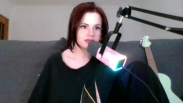 Della Ideal online show from March 5, 2025, 5:39 pm