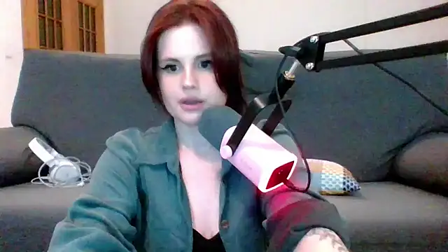 Della Ideal online show from March 9, 2025, 9:14 pm