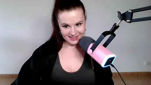 Della Ideal online show from March 19, 2025, 9:06 am