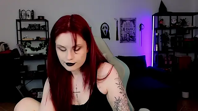 Snapshot of Della_Ideal chatting on July 18, 2026, 5:39 pm Della Ideal online show from July 18, 2026, 5:39 pm