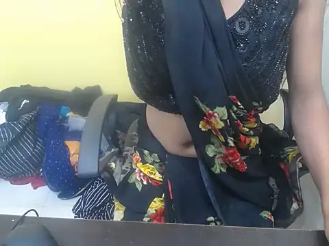 Snapshot of Reena600 chatting on February 24, 2025, 7:09 pm Reena600 online show from February 24, 2025, 7:09 pm