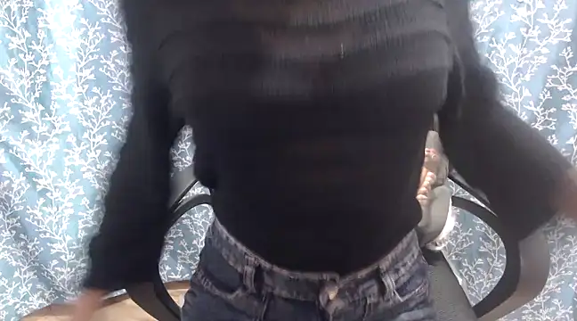 Snapshot of Reena600 chatting on March 7, 2025, 4:11 pm Reena600 online show from March 7, 2025, 4:11 pm