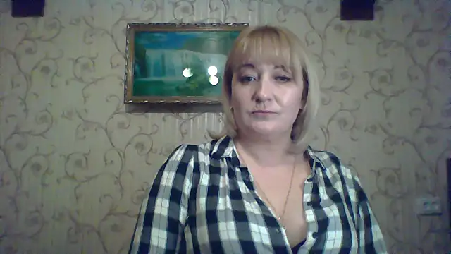 ArielXLoveresss online show from March 17, 2025, 3:50 pm