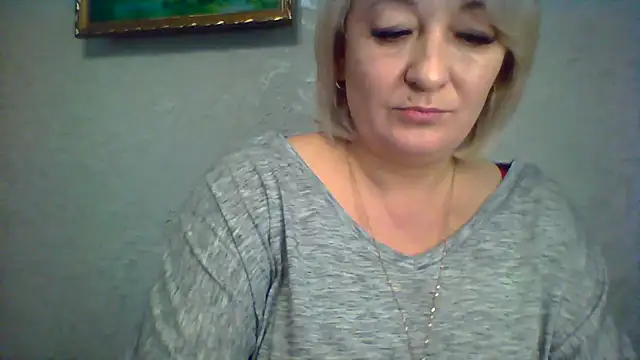 ArielXLoveresss online show from October 28, 2025, 7:01 am