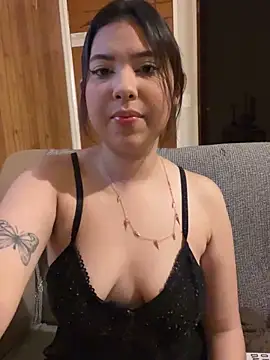 Snapshot of KiaraCut chatting on April 7, 2026, 10:09 pm KiaraCut online show from April 7, 2026, 10:09 pm