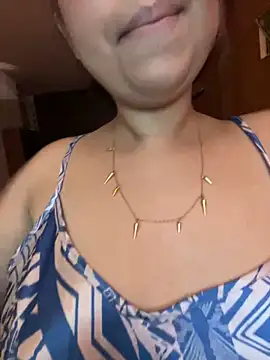 Snapshot of KiaraCut chatting on April 8, 2026, 10:32 pm KiaraCut online show from April 8, 2026, 10:32 pm