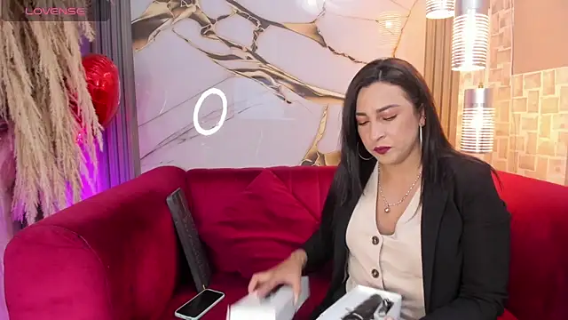 Snapshot of Bella_williamss_ chatting on October 17, 2025, 7:49 pm Bella williamss online show from October 17, 2025, 7:49 pm