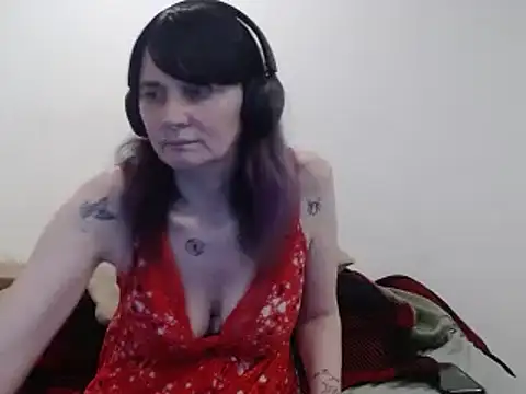 Hotmodel1984 online show from April 15, 2026, 2:51 am