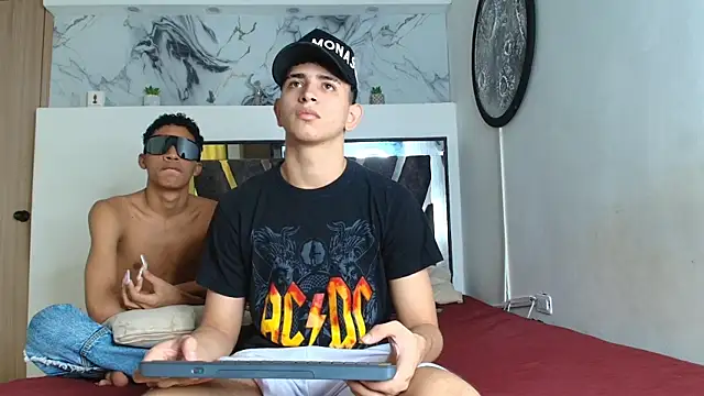 Snapshot of KING_OFF_BOYS chatting on October 28, 2025, 1:25 pm KING OFF BOYS online show from October 28, 2025, 1:25 pm