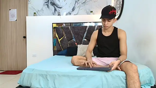 Snapshot of KING_OFF_BOYS chatting on November 3, 2025, 1:23 pm KING OFF BOYS online show from November 3, 2025, 1:23 pm