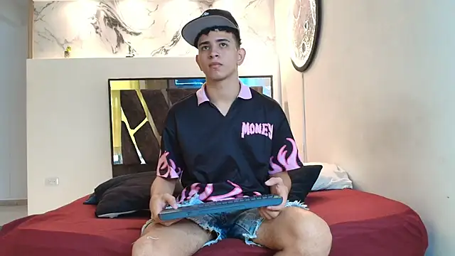 Snapshot of KING_OFF_BOYS chatting on November 18, 2025, 2:54 pm KING OFF BOYS online show from November 18, 2025, 2:54 pm