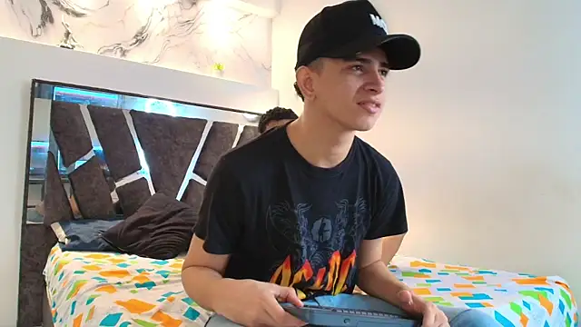 Snapshot of KING_OFF_BOYS chatting on November 20, 2025, 1:33 pm KING OFF BOYS online show from November 20, 2025, 1:33 pm