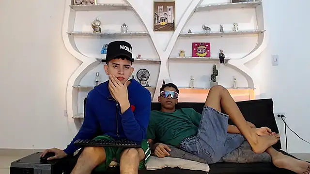 Snapshot of KING_OFF_BOYS chatting on December 4, 2025, 1:20 pm KING OFF BOYS online show from December 4, 2025, 1:20 pm