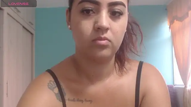 Anthonela Queen online show from December 17, 2025, 1:06 pm