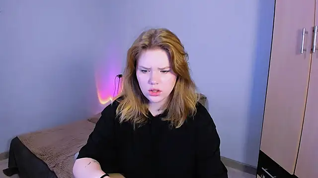 LaseyMoon online show from November 8, 2025, 1:39 am