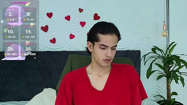 Maximoherrera 16 online show from May 6, 2026, 12:21 pm