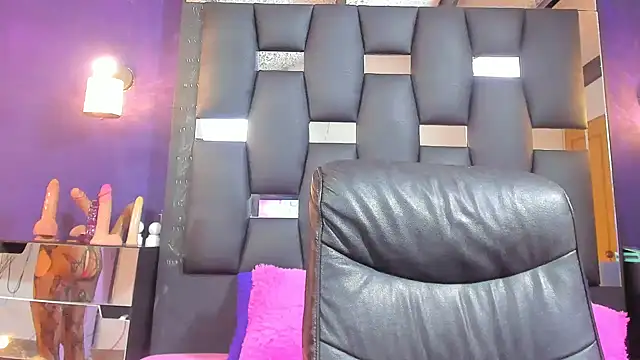 EMYCLARK01 online show from May 31, 2026, 12:45 pm