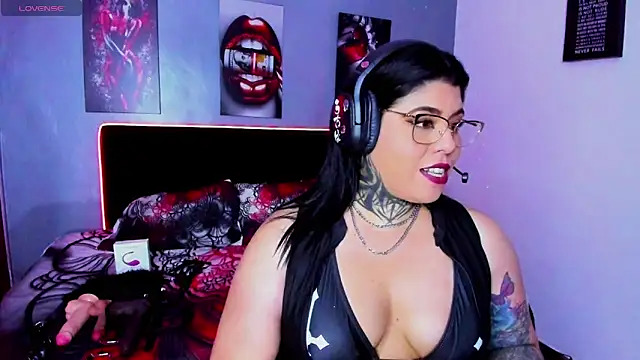 Snapshot of Veronika_metal chatting on April 14, 2026, 9:54 pm Veronika metal online show from April 14, 2026, 9:54 pm