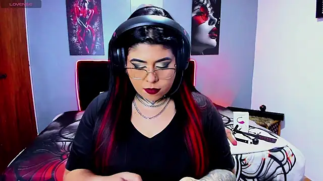 Snapshot of Veronika_metal chatting on May 9, 2026, 12:38 am Veronika metal online show from May 9, 2026, 12:38 am