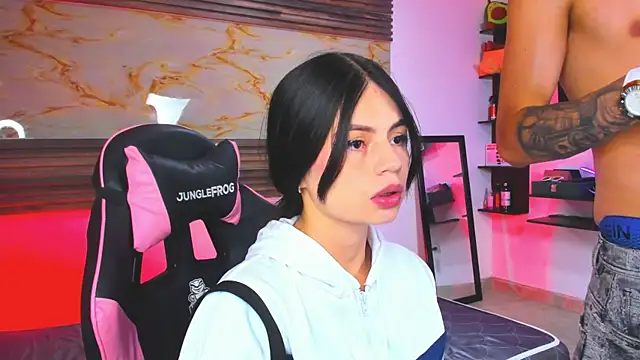 Cloe roouse online show from April 15, 2026, 8:09 pm