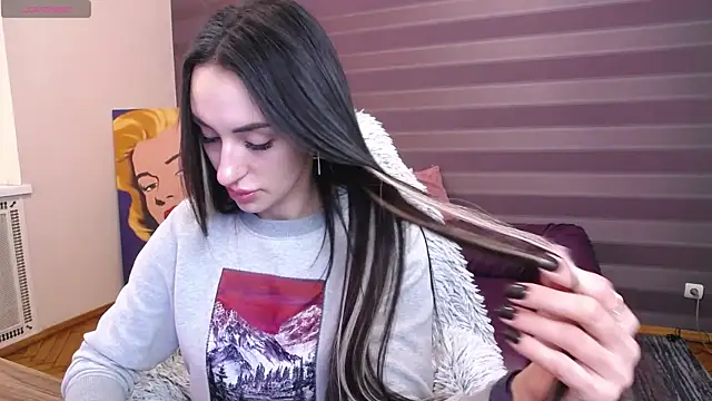 JenniferStone online show from April 13, 2026, 7:25 am