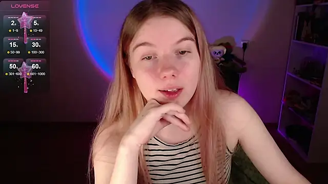 Strawberry juli online show from March 14, 2026, 11:37 am