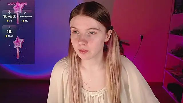 Strawberry juli online show from April 1, 2026, 4:02 am