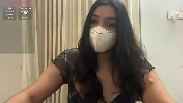 Snapshot of oviyakalra chatting on September 17, 2025, 3:41 am oviyakalra online show from September 17, 2025, 3:41 am