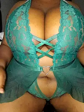 wamie12 online show from September 29, 2025, 10:36 pm