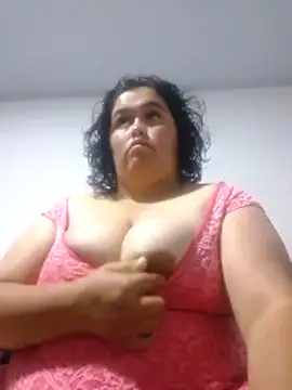 Snapshot of Lucecita03 chatting on June 16, 2026, 2:36 am Lucecita03 online show from June 16, 2026, 2:36 am